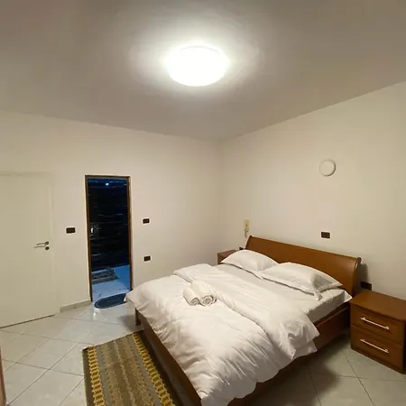 Medcezir House * 地拉那